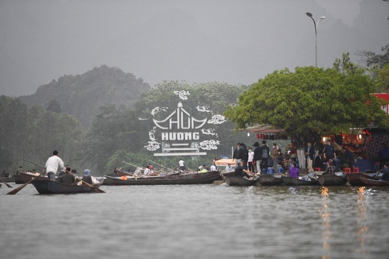 Chùa Hương vắng khách trong ngày đầu mở cửa trở lại ảnh 12