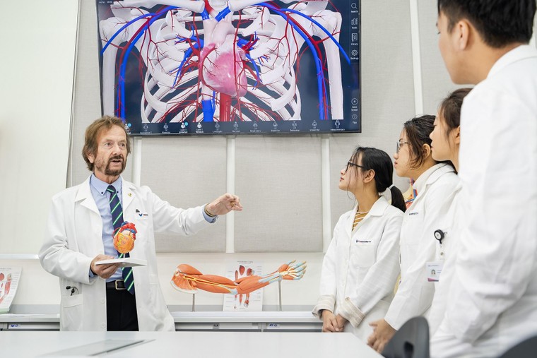 Điều dưỡng viên - 'Superman' đời thực và phần thưởng không mua được bằng tiền ảnh 2