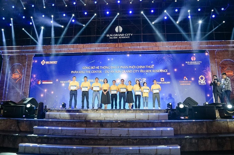 Shophouse The Center tại Nam Phú Quốc 'nóng bỏng tay' ngày chào sân ảnh 4