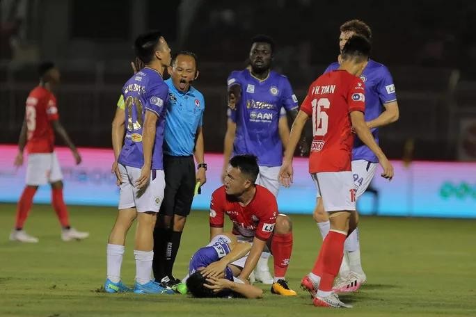 Đạp gãy chân Đỗ Hùng Dũng, Hoàng Thịnh bị cấm thi đấu đến hết năm 2021 ảnh 1