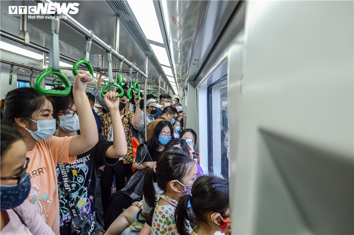 Chen chân đi thử tàu Cát Linh-Hà Đông, liệu có đảm bảo phòng chống dịch? ảnh 1