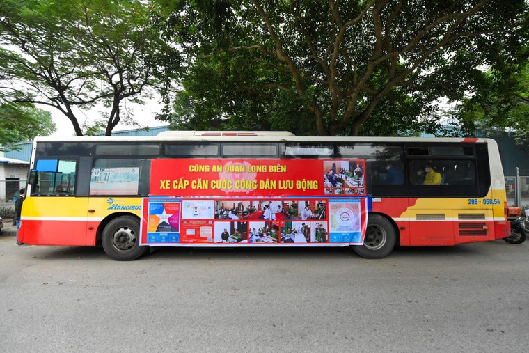 Hà Nội triển khai làm căn cước công dân trên xe buýt lưu động ảnh 1