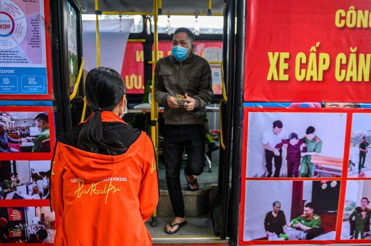 Hà Nội triển khai làm căn cước công dân trên xe buýt lưu động ảnh 10