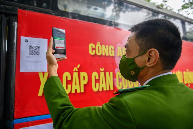 Hà Nội triển khai làm căn cước công dân trên xe buýt lưu động ảnh 9