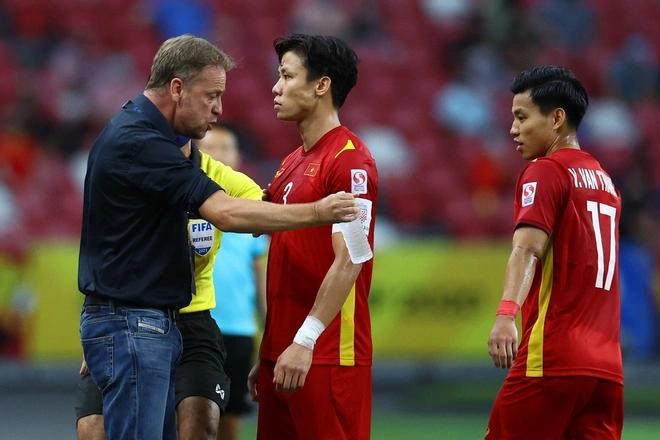 HLV tuyển Thái Lan bị tấn công trên mạng xã hội ảnh 1