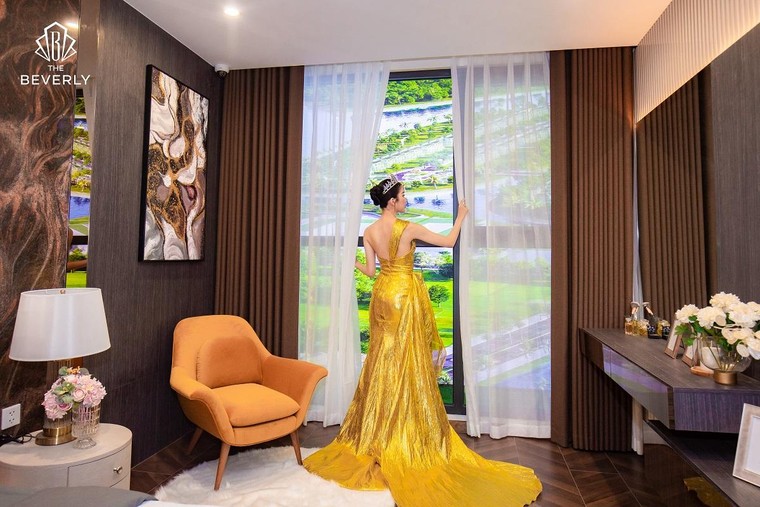 Á hậu Phương Anh xiêu lòng với nhà mẫu The Beverly ảnh 1