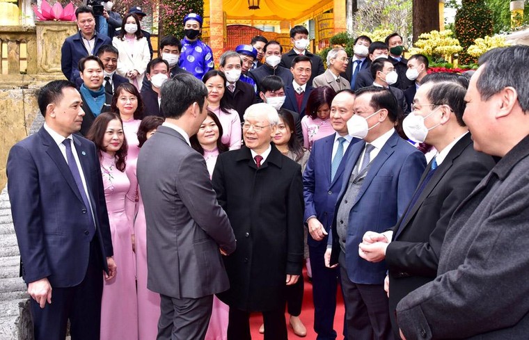 Tổng Bí thư Nguyễn Phú Trọng dâng hương tại Hoàng Thành Thăng Long ảnh 2