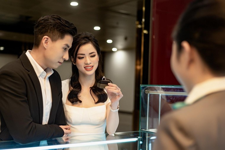 Valentine khác biệt với trang sức kim cương đẳng cấp của FJC ảnh 1