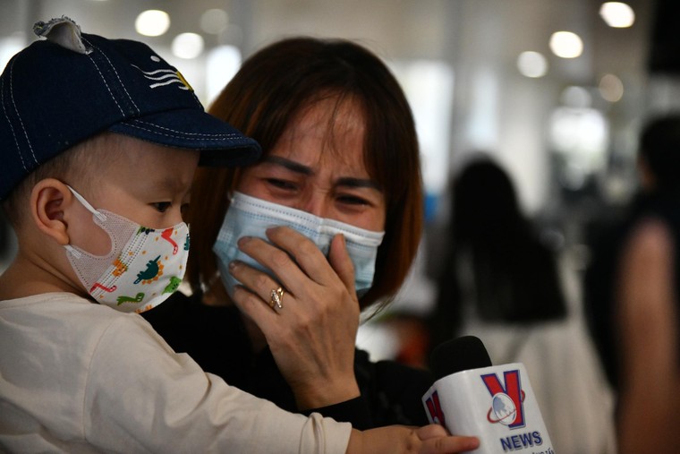 2 chuyến bay đầu tiên do Sun Group tài trợ đã đưa gần 600 người Việt từ Ukraine về nước ảnh 14