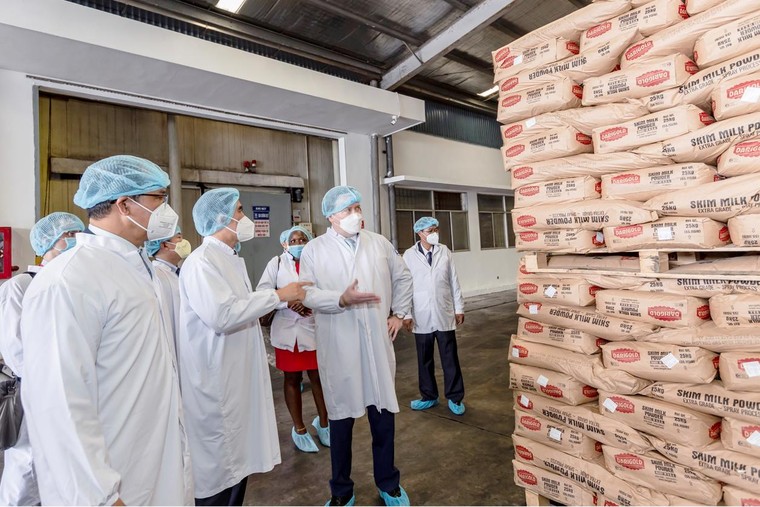 Tân Đại sứ Hoa Kỳ tại Việt Nam thăm nhà máy sữa Vinamilk tại Cần Thơ ảnh 3