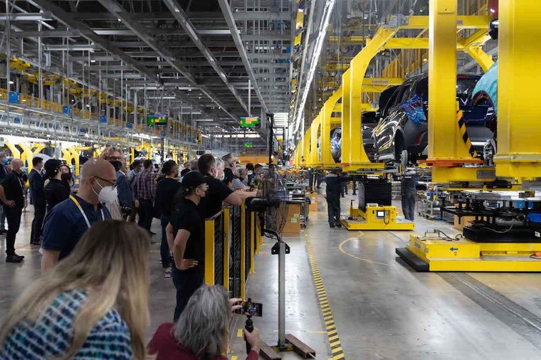 Giới truyền thông quốc tế tiết lộ loạt 'điểm cộng' trên VinFast VF 8 ảnh 3