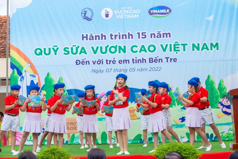 Vinamilk khởi động hành trình năm thứ 15 của Quỹ sữa Vươn cao Việt Nam tại nhiều địa phương ảnh 2