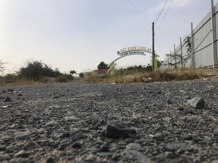 Long An: Bắt tạm giam hai người bán khống đất nền tại Đức Hoà ảnh 1