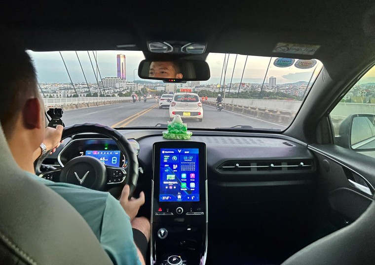 Chủ xe VinFast VF e34: ‘Món hời về công nghệ, trải nghiệm thú vị nhất trong tầm giá' ảnh 1