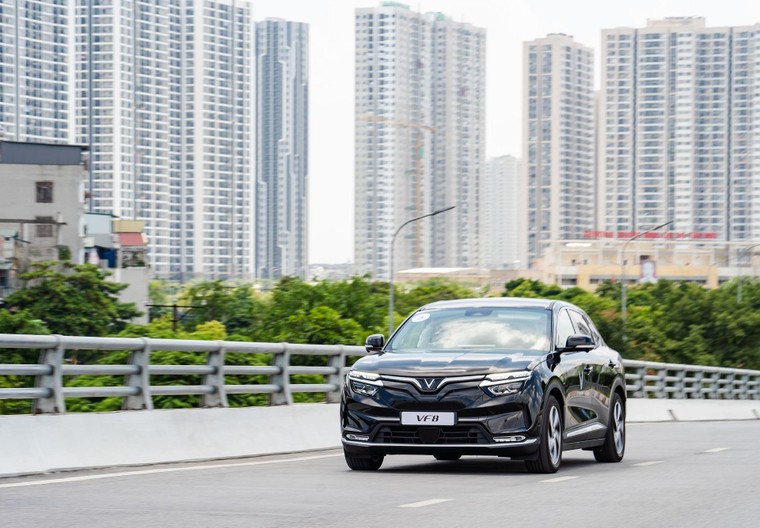 ‘Cọc 1, ưu đãi 10’, nhiều người nhanh tay đặt cọc bổ sung cho VinFast VF 8 ảnh 3