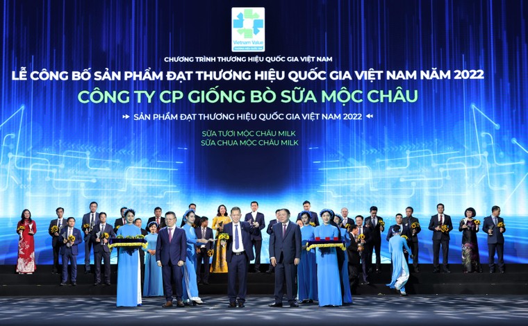 Vinamilk - Thương hiệu trị giá 2,8 tỷ USD tiếp tục được vinh danh Thương hiệu quốc gia 2022-2024 ảnh 2