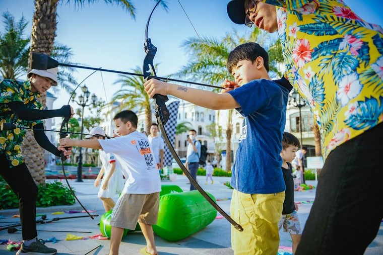 Vừa bàn giao nhà, Vinhomes Ocean Park 2 - The Empire đã rộn ràng lễ hội ảnh 4