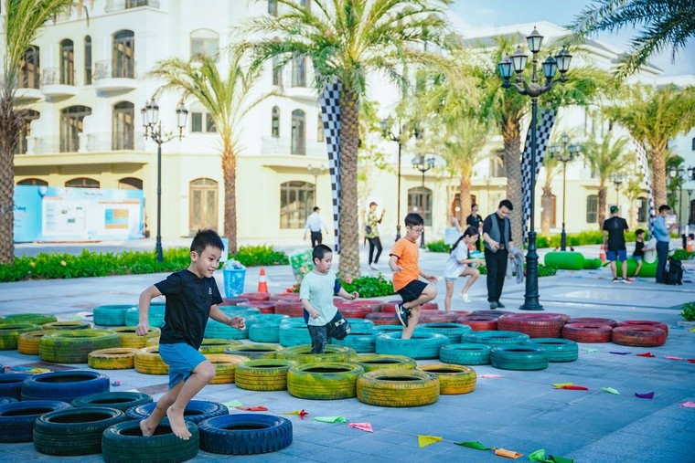 Vừa bàn giao nhà, Vinhomes Ocean Park 2 - The Empire đã rộn ràng lễ hội ảnh 6