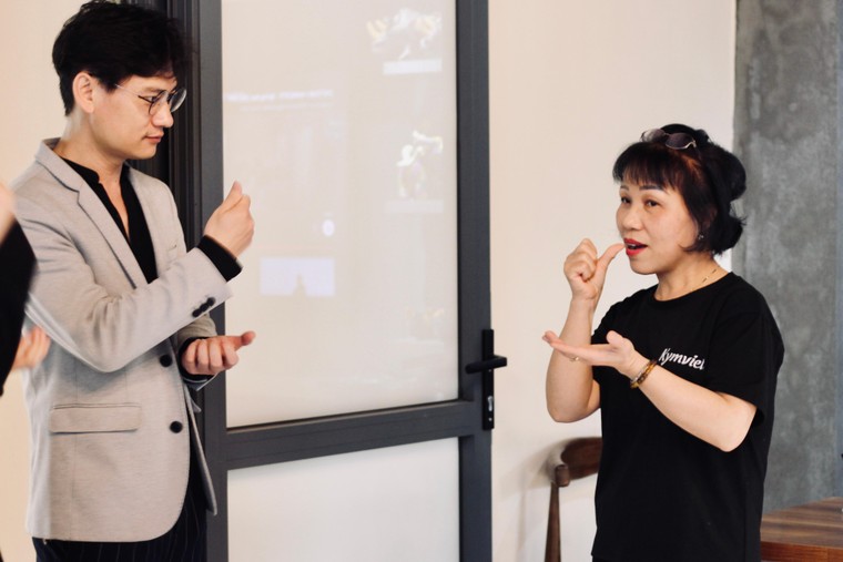 Kym Việt và câu chuyện về những chiếc ‘nhãn dán’ ảnh 2