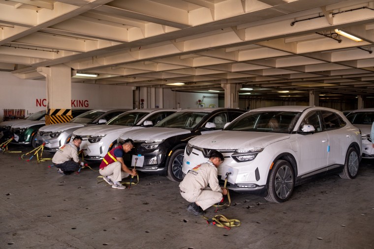 VinFast xuất khẩu 1.879 xe VF 8 tiếp theo tới Bắc Mỹ ảnh 5