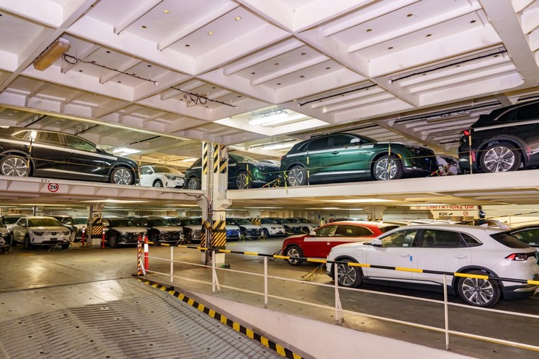 VinFast xuất khẩu 1.879 xe VF 8 tiếp theo tới Bắc Mỹ ảnh 7