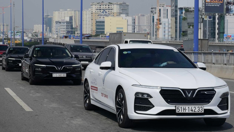 Vinfast hỗ trợ khách hàng lãi vay 2 năm đầu tiên khi mua Lux qua ngân hàng ảnh 1