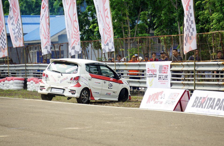Toyota Wigo - chiếc xe được lựa chọn để đua Auto Gymkhana ảnh 6