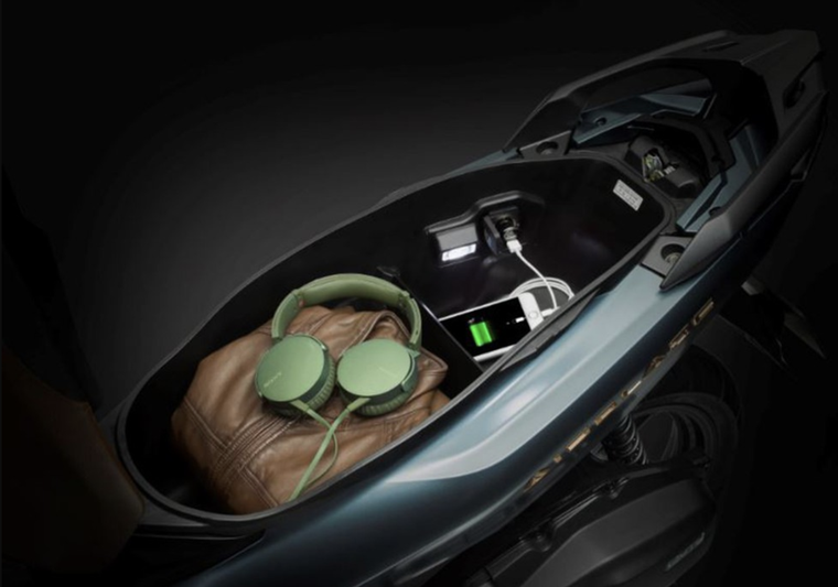 Sạc điện thoại trong cốp xe - điều nguy hiểm cần tránh ảnh 3