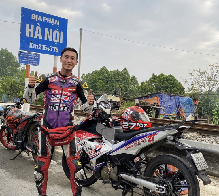 Ngang nhiên vi phạm luật ATGT đường bộ - đi xe máy từ TP Hồ Chí Minh ra Hà Nội trong gần 20 giờ ảnh 3