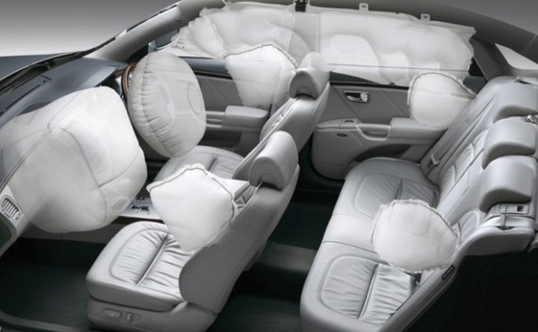 Túi khí ô tô nguy hiểm ra sao khi không nắm rõ đặc tính của nó ảnh 1