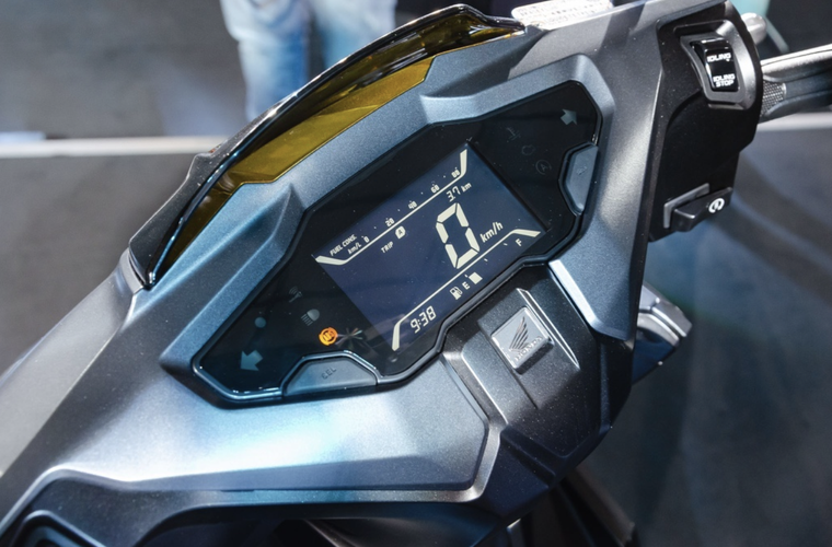 Cầm 60 triệu đi mua xe ga, chọn Honda Airblade hay Piaggio Liberty? ảnh 5