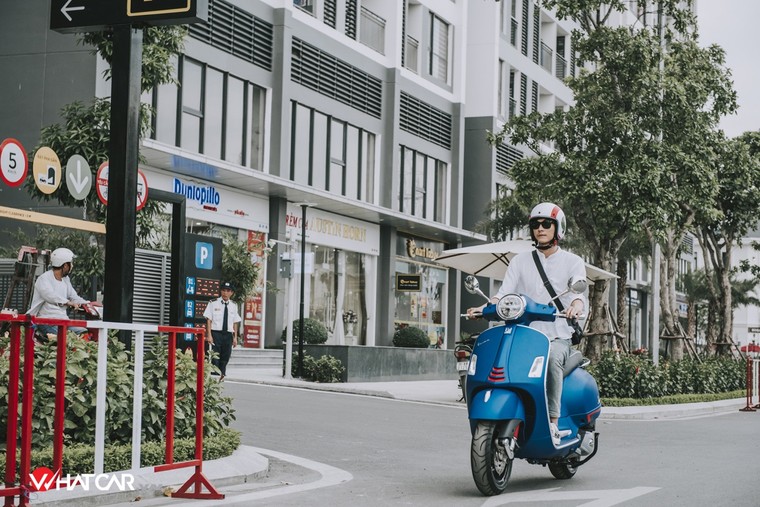 Vespa GTS150 Sport – Sự tổng hòa hoàn hảo ảnh 9