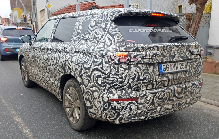 Mitsubishi Outlander 2021 với những thay đổi toàn diện về thiết kế và động cơ ảnh 2