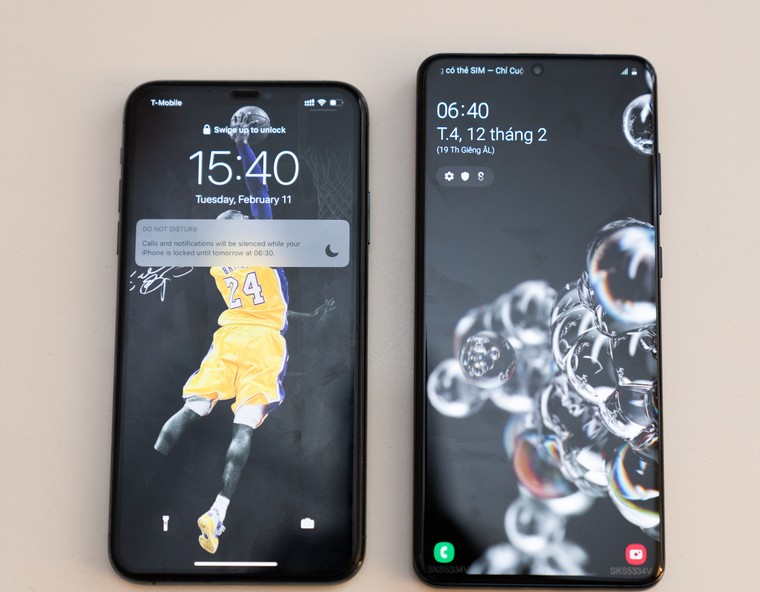 Ngoại hình: So sánh Samsung Galaxy S20 Ultra vs. Iphone 11 Pro Max ảnh 1