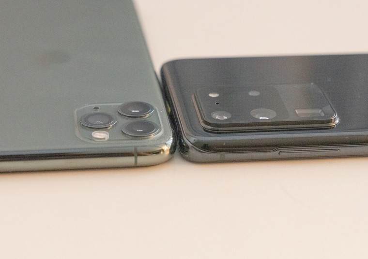 Ngoại hình: So sánh Samsung Galaxy S20 Ultra vs. Iphone 11 Pro Max ảnh 7