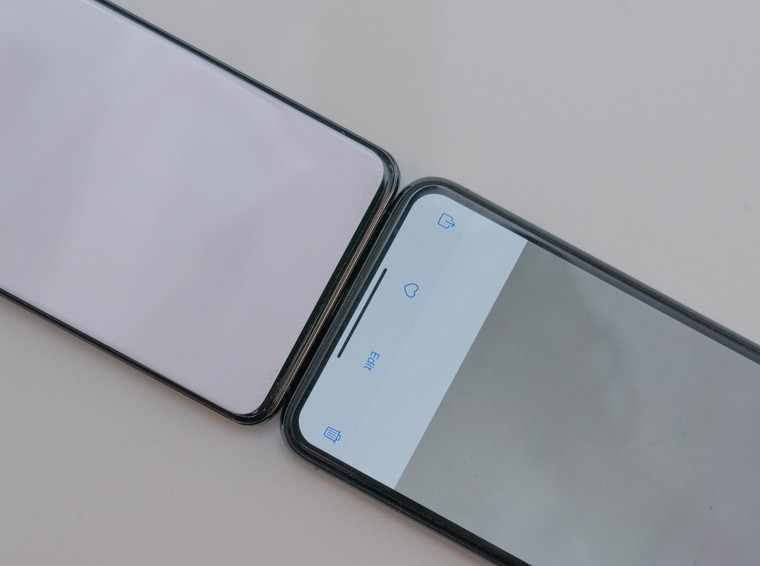 Ngoại hình: So sánh Samsung Galaxy S20 Ultra vs. Iphone 11 Pro Max ảnh 4