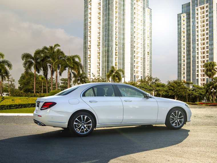 Mercedes-Benz Việt Nam ra mắt phiên bản E 200 Exclusive 2020, giá 2290 triệu đồng ảnh 3