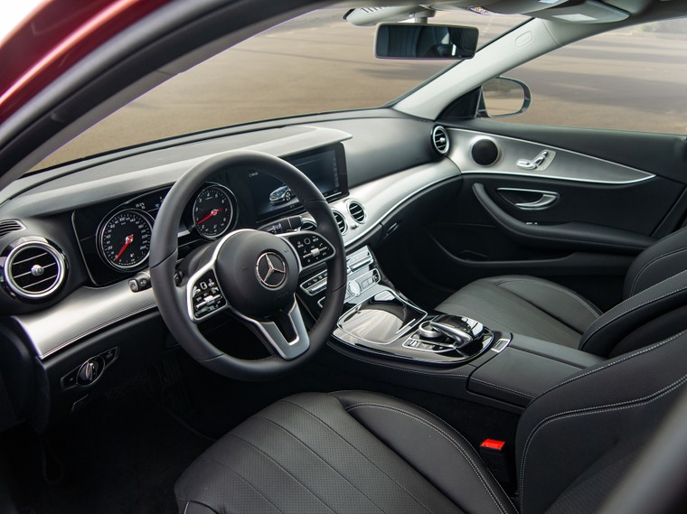 Mercedes Benz Việt Nam ra mắt 7 mẫu xe mới, bao gồm C180 và E180 ảnh 23