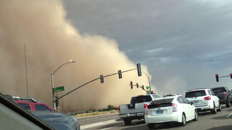 Kinh nghiệm lái xe trong điều kiện thời tiết xấu ảnh 3