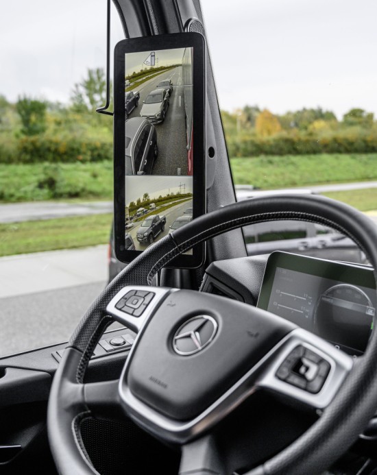 Mercedes Benz áp dụng camera thay cho gương truyền thống trên một số mẫu xe ảnh 2