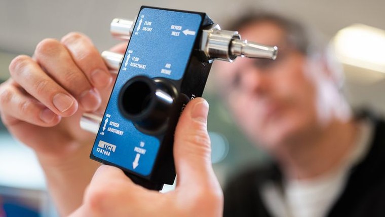 Thiết kế máy thở của Mercedes đã được công nhận và chuẩn bị sản xuất hàng loạt ảnh 2