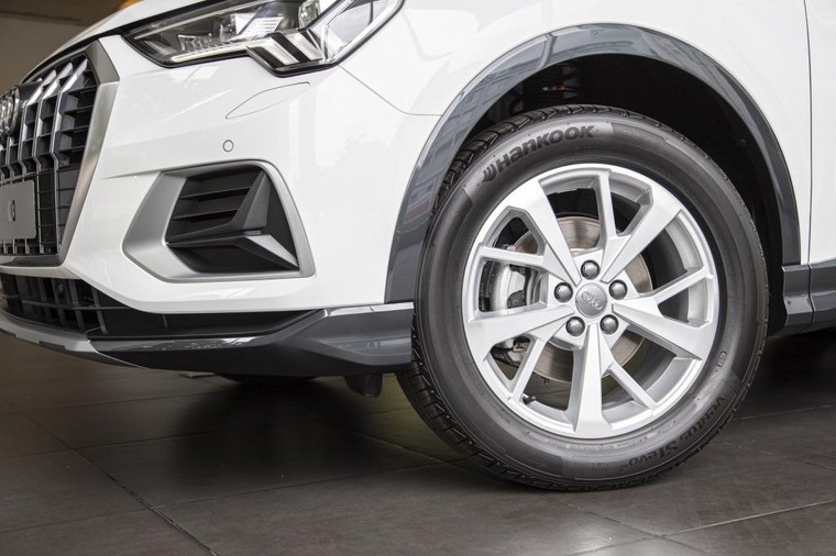 La zăng xe Audi Q3 mới