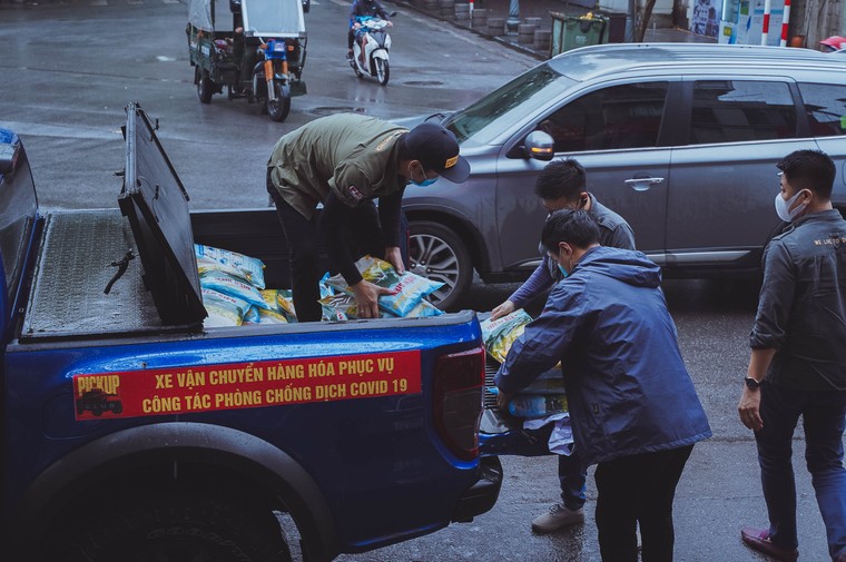 Ford Việt Nam tặng xe cứu thương áp lực âm và nhiều nhu yếu phẩm phục vụ chống dịch Covid-19 ảnh 5