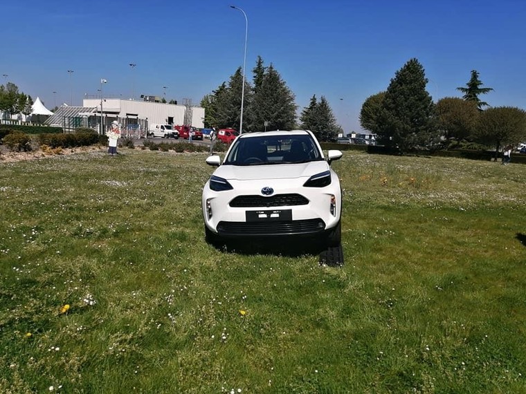 Thiết kế đầu xe theo phong cách RAV4 của Toyota Yaris Cross 2021