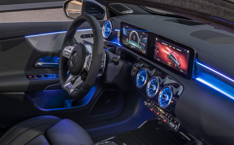 Mercedes AMG A35 sedan - xe thể thao giá chỉ hơn 2 tỷ đồng ảnh 4