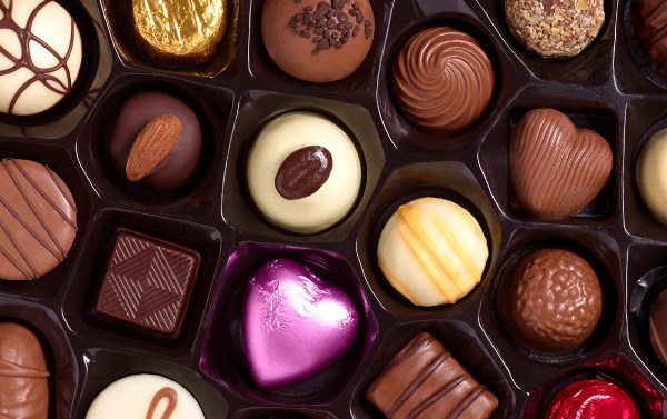 Những vật dụng không nên để trong ô tô khi đỗ dưới trời nắng nóng ảnh 5