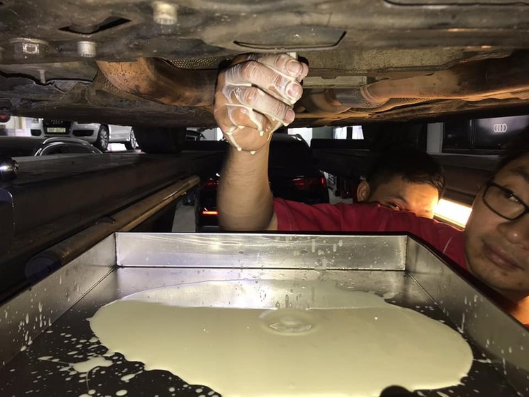 Chủ xe hốt hoảng khi xem báo giá sửa chữa Audi A8L ảnh 2