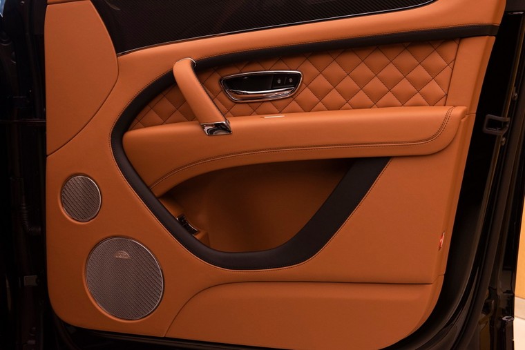 SUV nhanh nhất Thế giới: Bentley Bentayga Speed màu đen huyền bí ảnh 8