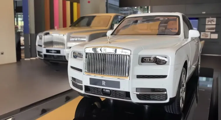 Mô hình Rolls-Royce Cullinan giá khủng 40.000 USD ảnh 3