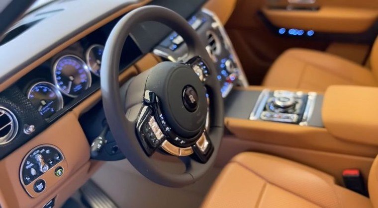 Mô hình Rolls-Royce Cullinan giá khủng 40.000 USD ảnh 2
